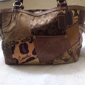 2 purses (Coach and Elizabet Arden purse)